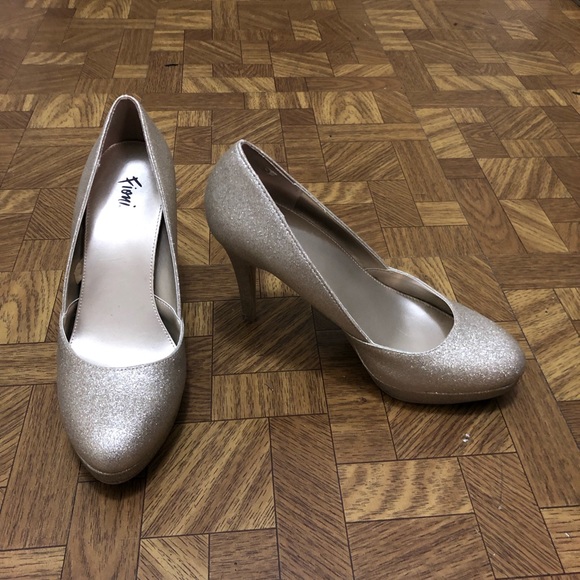 Beautiful Glitter Heels - Picture 2 of 4